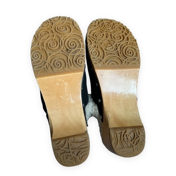 UGG Australia Black‎ Kalie Suede Shearling Lined Studded Clog Mules Slides - Picture 8 of 9